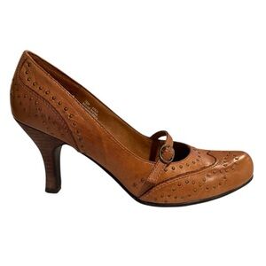 Kenneth Cole REACTION Break Water studded wingtip heels pumps burnished tan 7.5